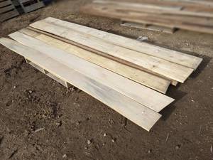 lot 39 image: Cottonwood Kiln Dried Boards - Approximately 30 bdft (1 Thick)