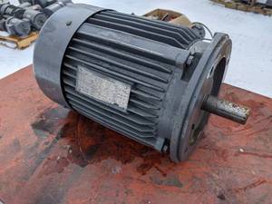 lot 30 image: REFURBISHED Toshiba 5 HP Electric Motor (3 Phase)