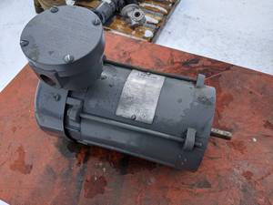 lot 35 image: REFURBISHED Leeson 1.5 HP Electric Motor (3 Phase) (Explosion Proof)