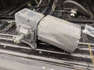 lot 44 image: REFURBISHED Louis Allis 13 HP Electric Motor w Gearbox (3 Phase)