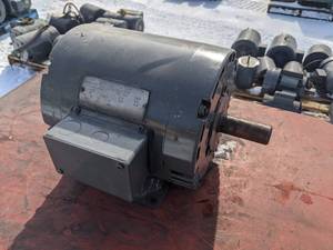 lot 65 image: REFURBISHED Leeson 3 HP Electric Motor (3 Phase)