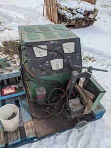 lot 3 image: Crumbless Starter  Alternator Tester