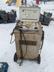 lot 5 image: Vintage Speed-O-Matic Battery Charger 6V12V