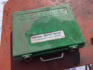 lot 98 image: Greenlee Hydraulic Punch Driver Kit Model 7804SB