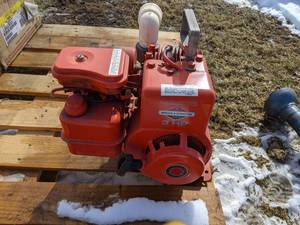 lot 112 image: Vintage 3HP Briggs and Stratton Engine w Pump