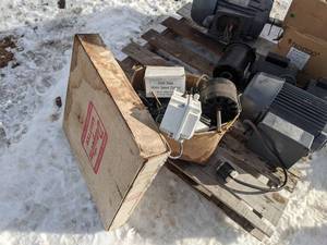 lot 140 image: Box of Electric Motors, Louvre, Speed Control and More