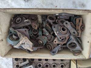 lot 151 image: Box of Used and NOS Flange & Pillow Block Bearings