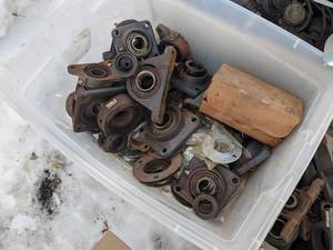 lot 152 image: Box of Used and NOS Flange & Pillow Block Bearings