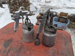 lot 170 image: Devilbiss and Banks Pneumatic Paint Guns