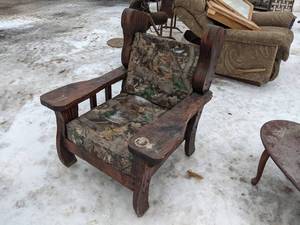 lot 194 image: Rustic Chair