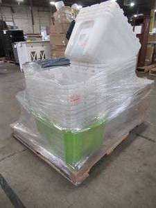 lot 407 image: WHOLESALE MIXED PALLET OF MISCELLANEOUS TOTES AND STORAGE BINSSHELVES
