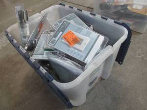 lot 805 image: WHOLESALE MIXED BIN OF MISCELLANEOUS CEILING FAN REMOTES, RECEIVERS AND WALL SWITCHES