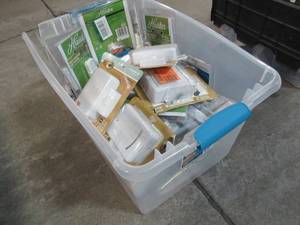 lot 806 image: WHOLESALE MIXED BIN OF MISCELLANEOUS CEILING FAN CONTROLS AND DOORBELLS