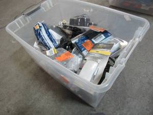 lot 808 image: WHOLESALE MIXED BIN OF MISCELLANEOUS PLUGS, TIMERS AND MORE