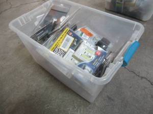 lot 809 image: WHOLESALE MIXED BIN OF MISCELLANEOUS ELECTRONICS