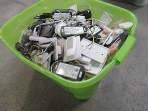 lot 811 image: WHOLESALE MIXED BIN OF MISCELLANEOUS CEILING FAN RECEIVERS AND REMOTES