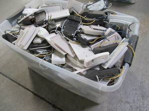 lot 813 image: WHOLESALE MIXED BIN OF MISCELLANEOUS CEILING FAN RECEIVERS AND REMOTES