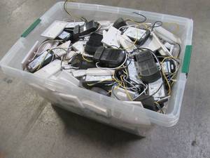 lot 814 image: WHOLESALE MIXED BIN OF MISCELLANEOUS CEILING FAN RECEIVERS AND REMOTES