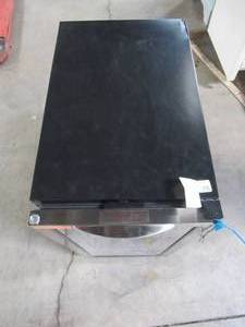 lot 339 image: Danby Silhouette 34-Bottle Built-In Wine Cooler DWC1534BLS