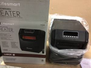 lot 20 image: 1,500-Watt Electric 6-Element Large Room Infrared Bulb Space Heater with Remote by Lifesmart  Customer returns see pictures