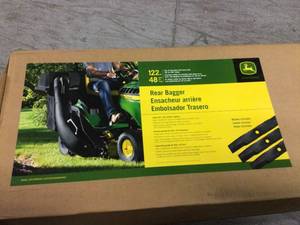 John Deere 100 6.5-Bushel Twin Bagger for 48-in Tractor in good condition&nbsp