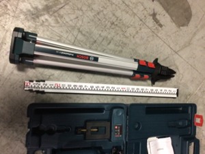 Bosch 800 ft. HorizontalVertical Rotary Laser Level Self Leveling  Kit in good condition see pictures