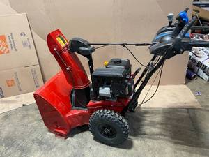 Toro 26 (66 cm) Power Max 826 OHAE 252cc Two-Stage Electric Start Gas Snow Blower (37802) in good conditions