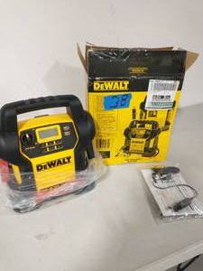DEWALT 1400 Peak Amp Jump Starter with Digital Compressor