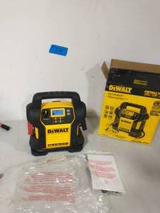DEWALT 1400 Peak Amp Jump Starter with Digital Compressor