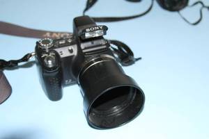 lot 5 image: Lot of Sony CyberShot & Mavica Digital Cameras and Minolta 35mm Film Camera