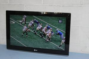 lot 40 image: LG 26LD350C 26 Widescreen HD Commercial Display  Television  Monitor with HDMI Input