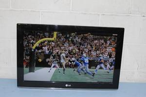 lot 42 image: LG 26LD350C 26 Widescreen HD Commercial Display  Television  Monitor with HDMI Input