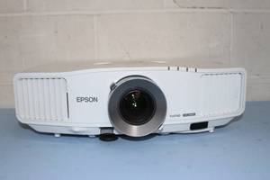 lot 106 image: Epson PowerLite Pro G5750WU WUXGA High-Definition Full HD Projection System - 4500 Lumen Projector
