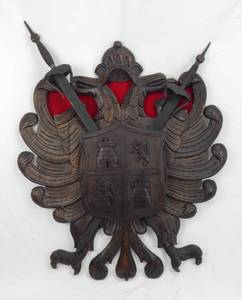 lot 1 image: Large Vintage Carved Wood Catalonian Coat of Arms