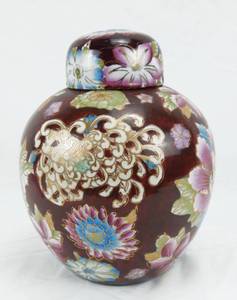 lot 67 image: Vintage Ceramic Oriental Urn