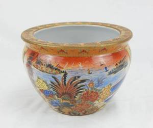 lot 68 image: Vintage Oriental Ceramic Pot