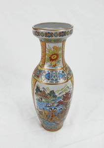 lot 69 image: Vintage Oriental Vase