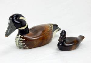 lot 92 image: Set of 2 Vintage Wooden Ducks