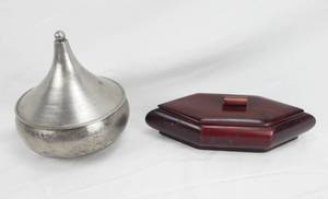 lot 110 image: Set of 2 Decorative Storage Containers