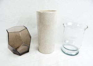 lot 113 image: Lot of 3 Vases