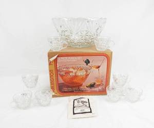 lot 121 image: Vintage Anchor Hocking Arlington 18 Punch Bowl Set with Cups and Ladle