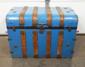 lot 50 image: Painted Antique Metal Flat Top Trunk