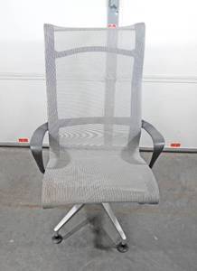 lot 8 image: Herman Miller Setu Lounge Chair