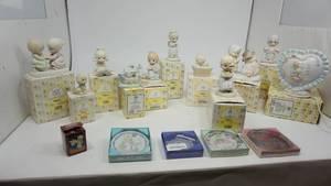 lot 11 image: Collectible Precious Moments Figurines