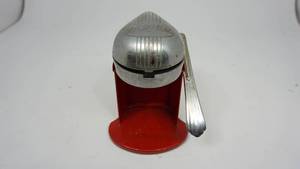 lot 28 image: Vintage Juice-O-Mat Single Action Juicer