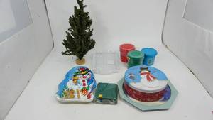 lot 32 image: Misc Christmas Items