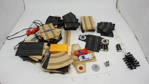 lot 46 image: Vintage SpeedTrax Grand Tourism Road Racing Slot Car Track & Car