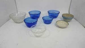 lot 61 image: Anchor Blue Ovenware  Pyrex  Glass  Pottery Bowls