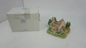 lot 62 image: Collectible Precious Moments Heart & Home (1st Issue) Miniatures
