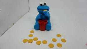 lot 69 image: Rare Vintage Battery Operated Cookie Monster (Talks & Eats)